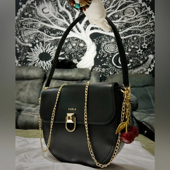 Vintage Furla soho Shoulder Bag Black Leather with Gold Accents new without tags - Picture 5 of 17